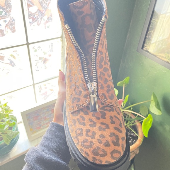 Gb by Gianni Bini Leopard print chunky boots - Picture 7 of 7